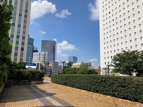 東京 ひとりになれる場所　池袋サンシャイン広場