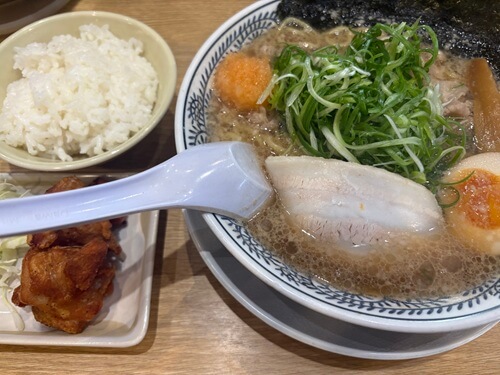 女　ひとり　ラーメン